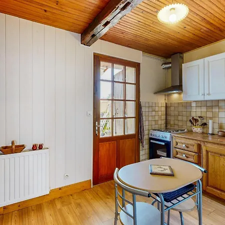 Awesome In St Pierre D'eyraud Casa de Férias *