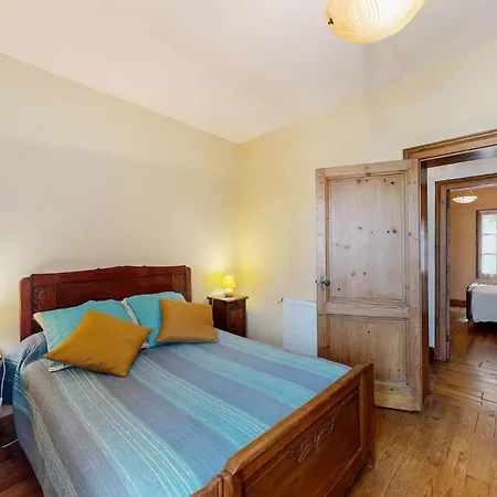 Awesome In St Pierre D'eyraud Casa de Férias