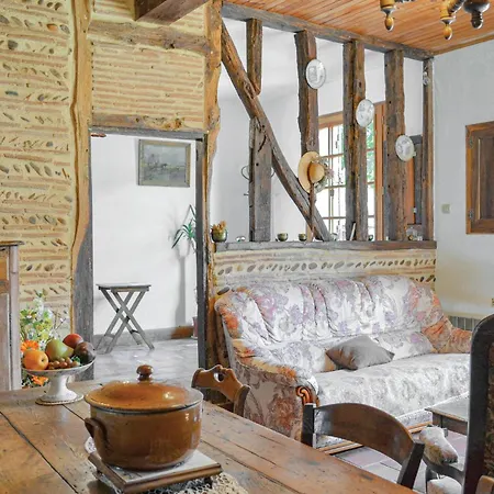 Awesome In St Pierre D'eyraud Casa de Férias *