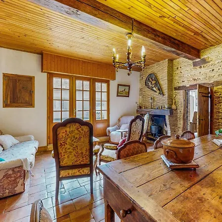 Casa de Férias Awesome In St Pierre D'eyraud Saint-Pierre-d'Eyraud