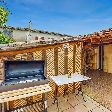 Awesome In St Pierre D'eyraud *