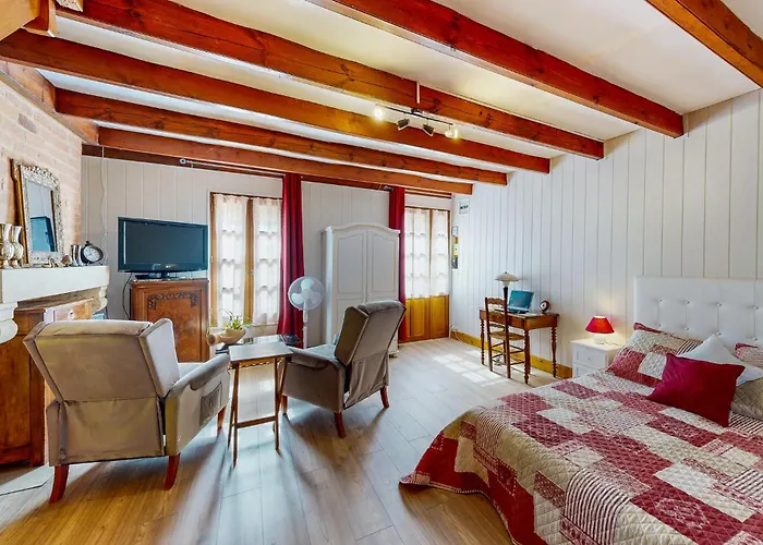 Awesome In St Pierre D'eyraud