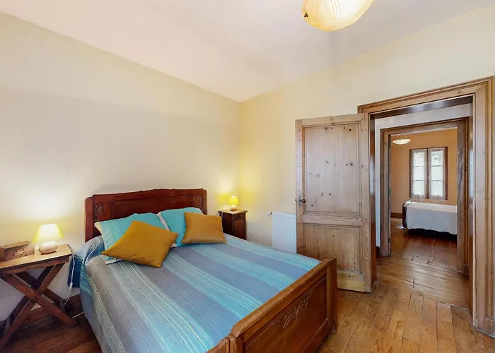 Awesome In St Pierre D'eyraud Prázdninový dům