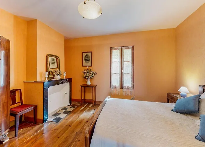 Prázdninový dům Awesome In St Pierre D'eyraud