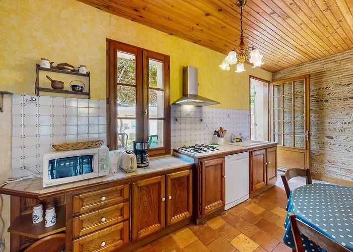 Prázdninový dům Awesome In St Pierre D'eyraud *