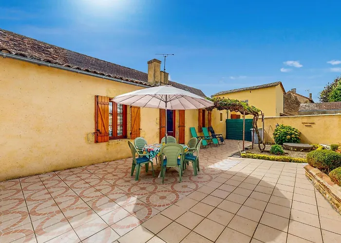 Awesome In St Pierre D'eyraud Prázdninový dům *