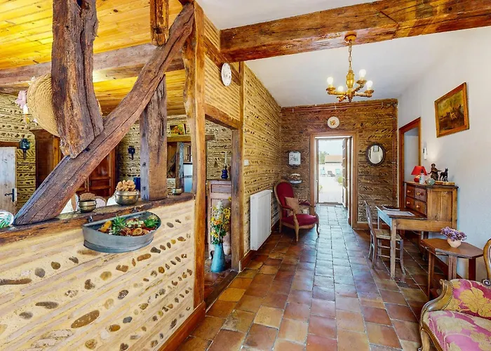 Prázdninový dům Awesome In St Pierre D'eyraud *