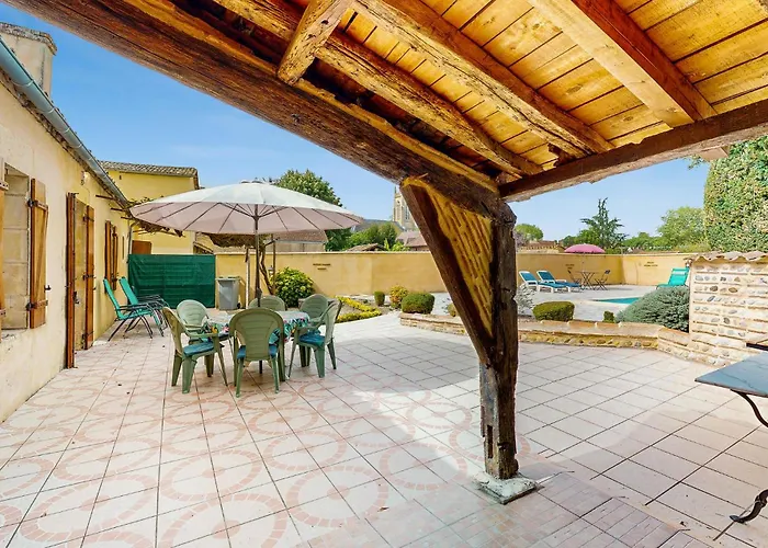 Awesome In St Pierre D'eyraud